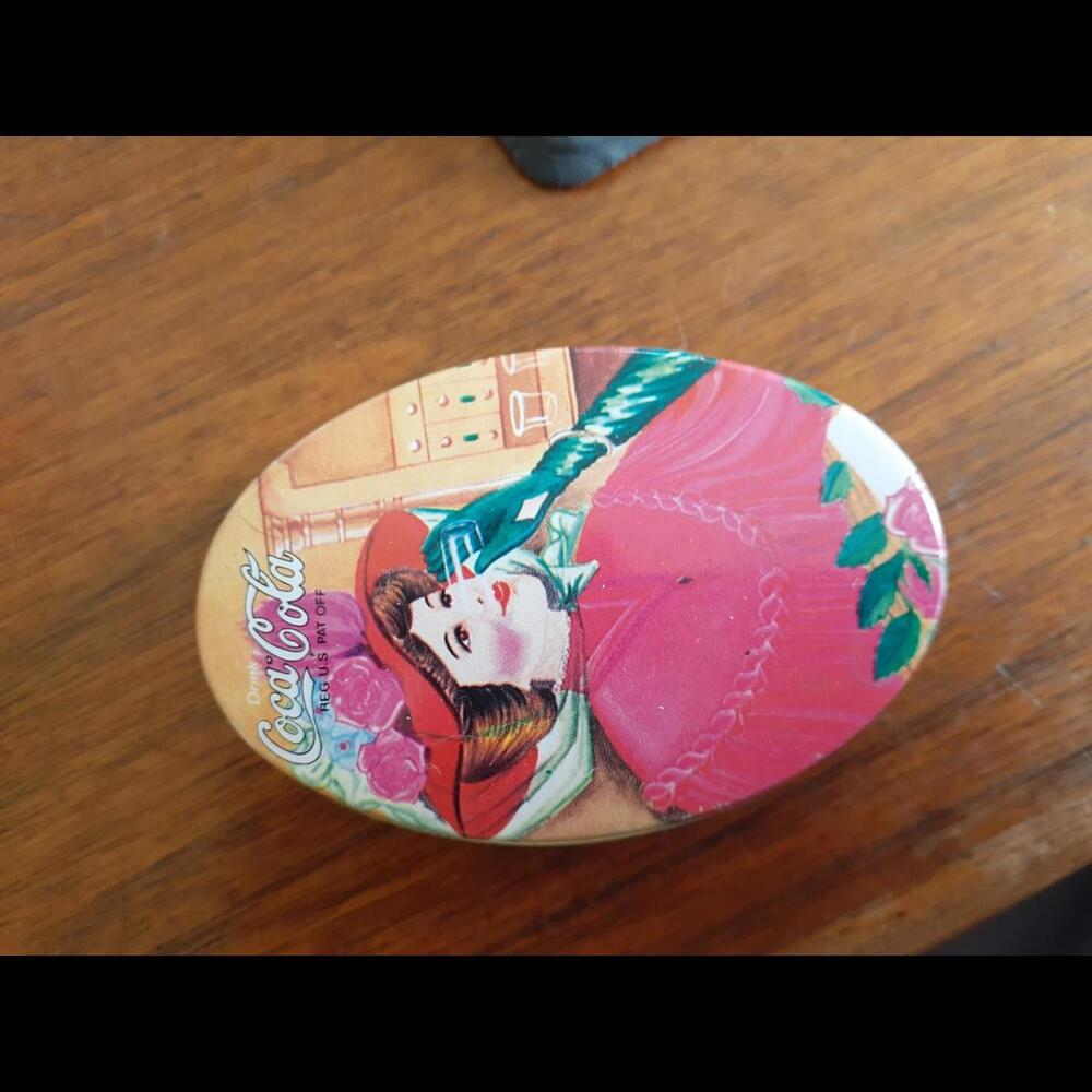COCA COLA OVAL TIN Sewing Kit Woman Drinking NWT Box Hong Kong